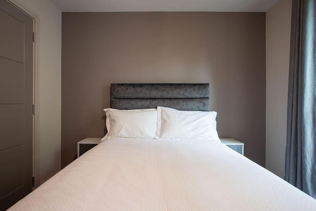 Brand New, Luxury & With Terrace Apartment *