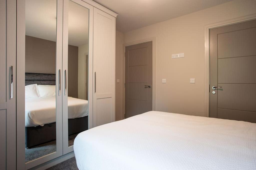 Brand New, Luxury & With Terrace *